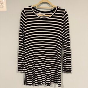 Old Navy Black and White Striped Maternity Long Sleeve Top